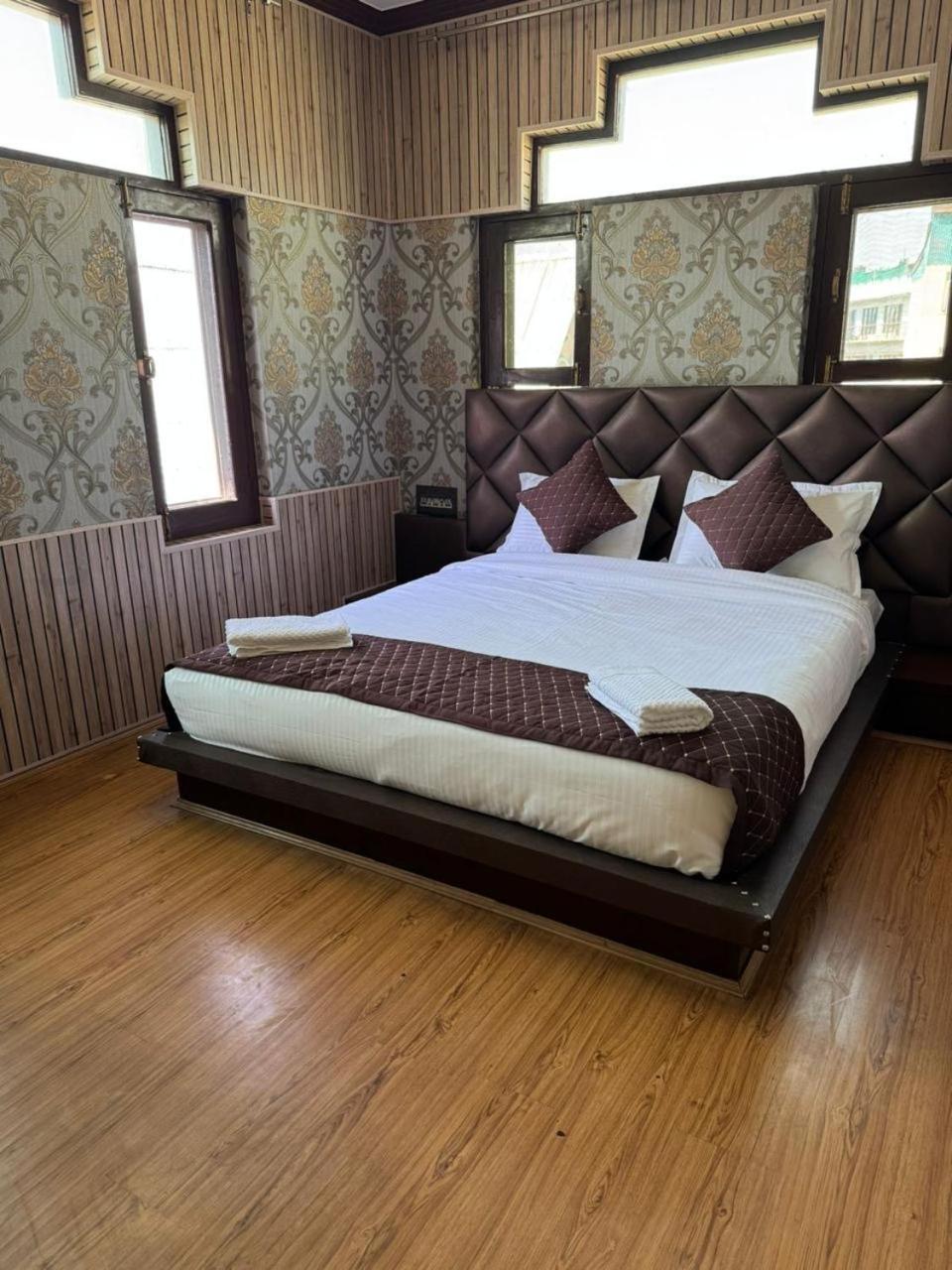 Hotel The Casa Srīnagar Kültér fotó